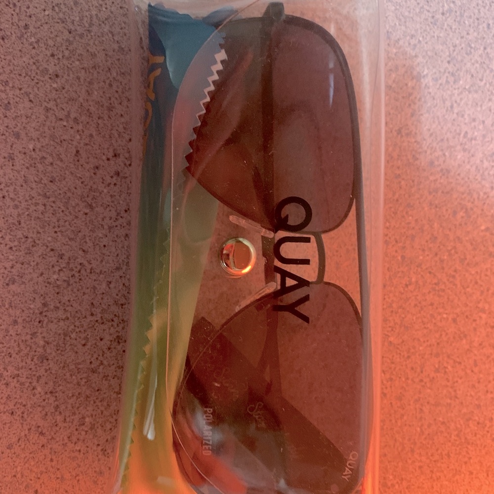 Quay high key sunglasses. Never been worn.